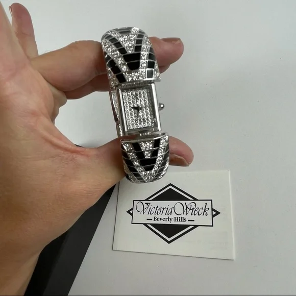 Victoria Wieck | Accessories | Victoria Wieck Cover Face  display picture 1